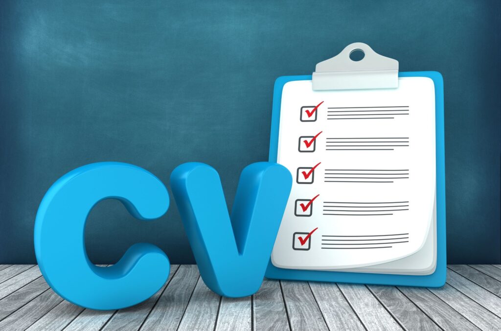 Checklist, symbolisant les bonnes pratiques pour décrocher des missions d’intérim grâce à un CV bien structuré.